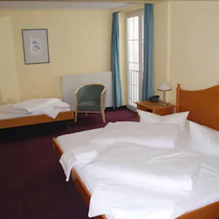 Lindenberger Hof מלון 3*