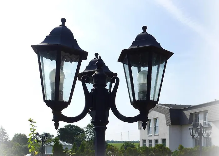 Lindenberger Hof فندق أهرينسفيلد