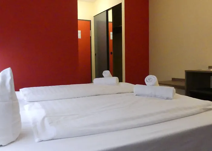 Lindenberger Hof 3* أهرينسفيلد