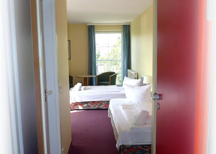 Lindenberger Hof فندق أهرينسفيلد